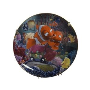 Finding Nemo themed Bradford Exchange ceramic plate with metal display stand!
